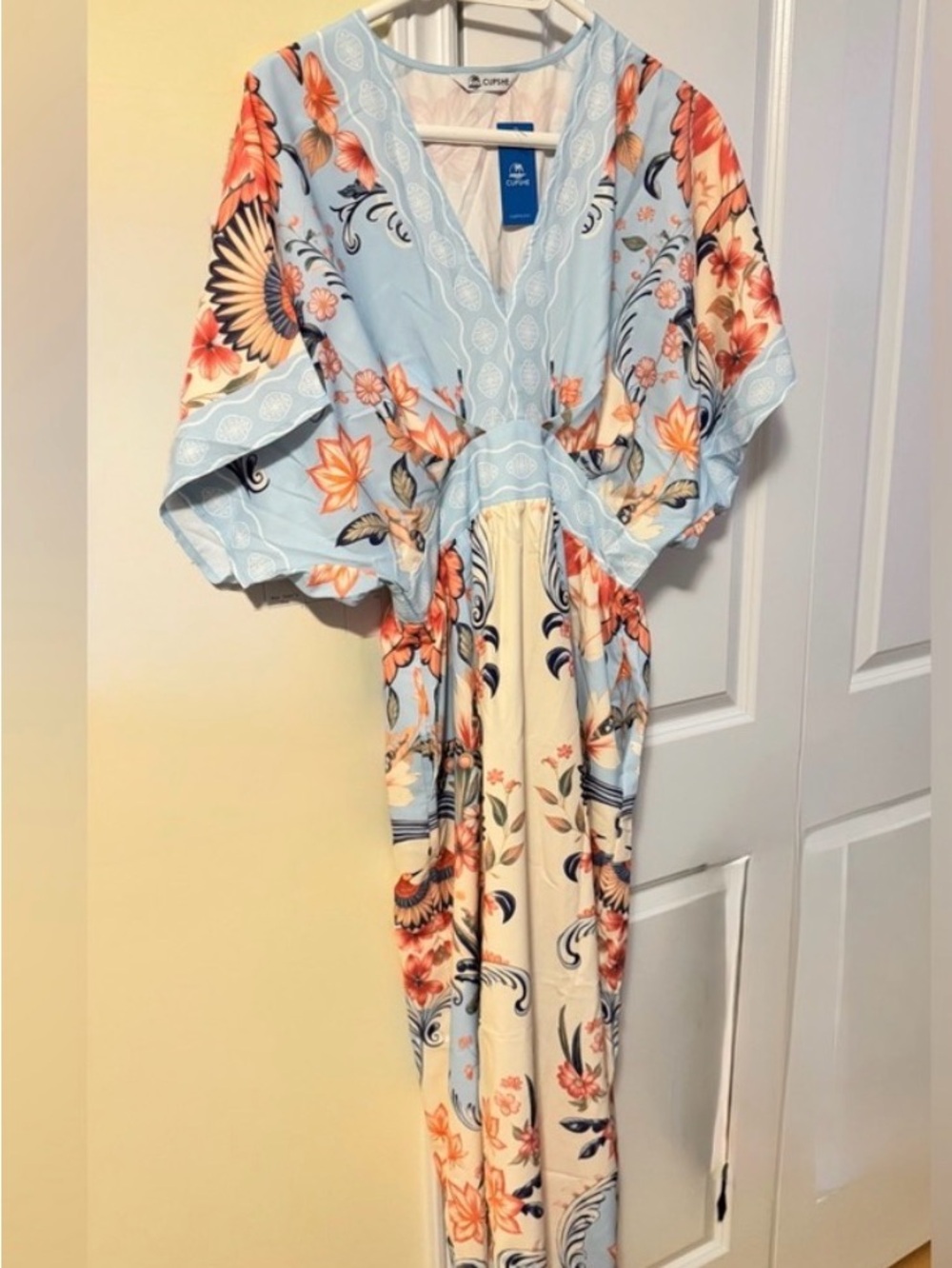 Cupshe Blue and Cream Floral V-Neck Maxi Dress - Picture 4 of 7